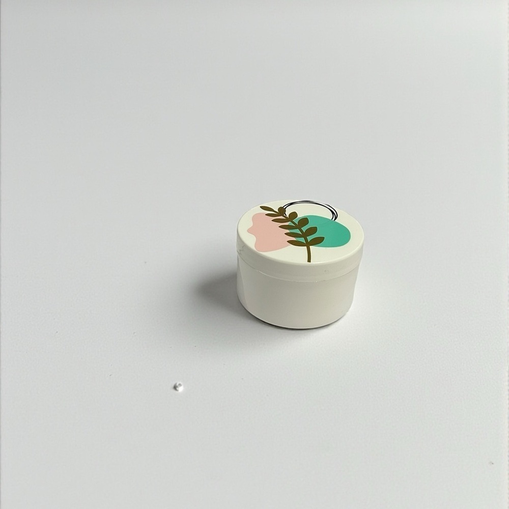 Small 3oz Plastic Container With Designed Lid - Picture 2 of 6